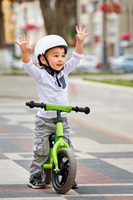 Mit dem Kinder-Laufrad Fahrradfahren lernen